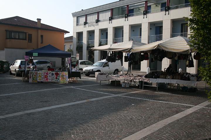 Mercatino (21).JPG